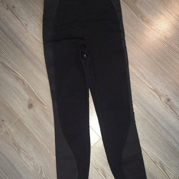Lululemon leggings w/ mesh sz 6 - Picture 2 of 4